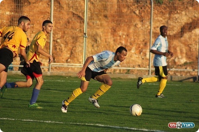 בשאר אעיד בפעולה במדי שמשון, במרכז (תאמר סרסור)